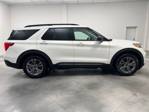 Used 2021 Ford Explorer XLT w/ Equipment Group 202A image 8