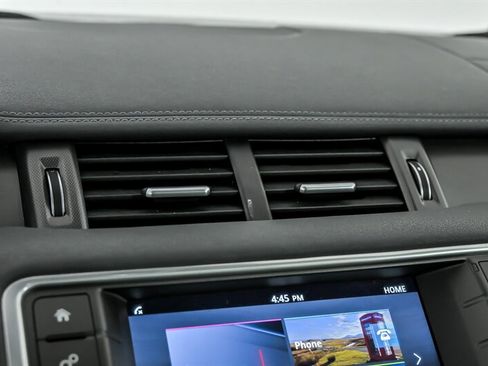 Used 2018 Land Rover Range Rover Evoque SE Premium image 27