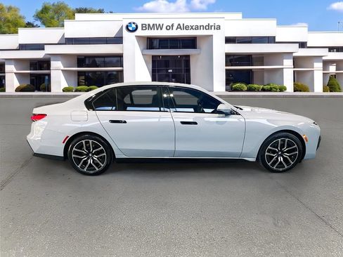 Used 2025 BMW 740i xDrive w/ Premium Package AWD/4WD image 4
