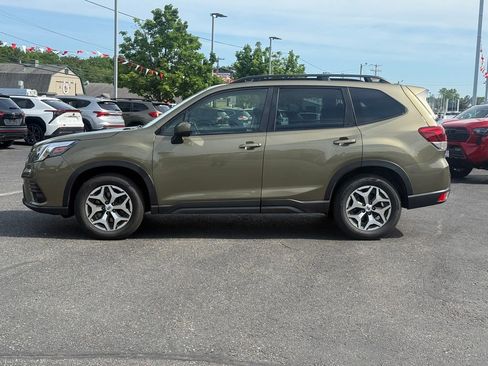 Used 2023 Subaru Forester Premium AWD/4WD image 2