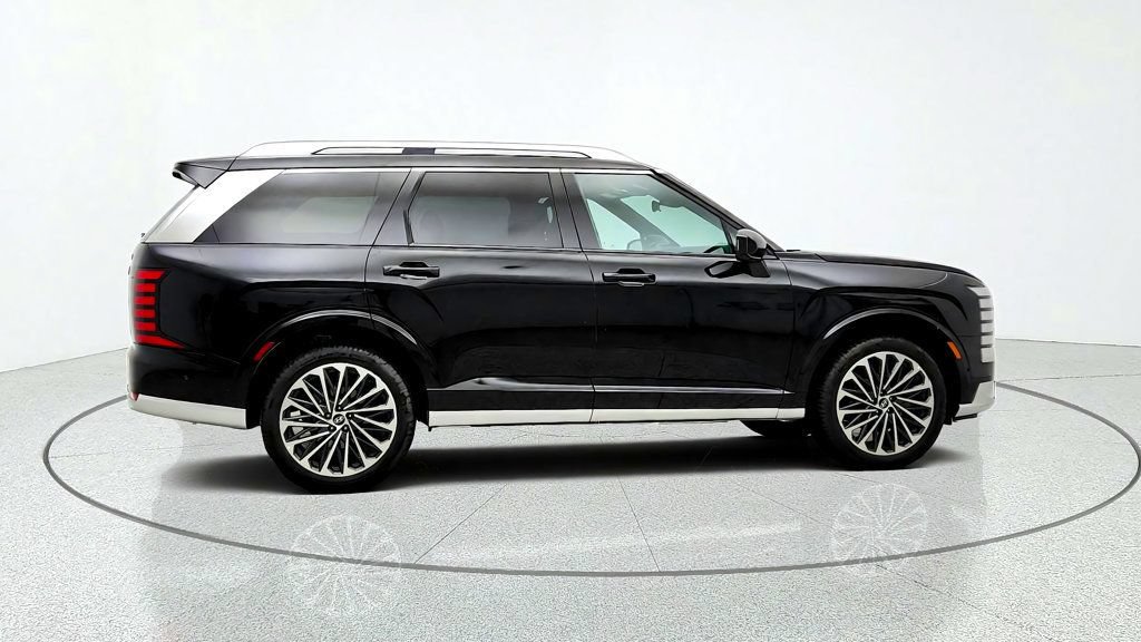 Used 2026 Hyundai Palisade Calligraphy FWD image 4