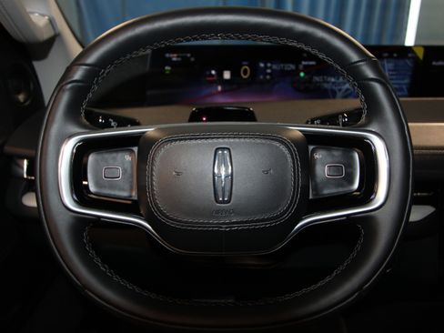New 2026 Lincoln Navigator Reserve AWD/4WD image 9