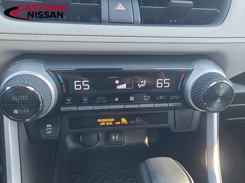 Used 2019 Toyota RAV4 XLE w/ Phone Cable & Charge Package image 38