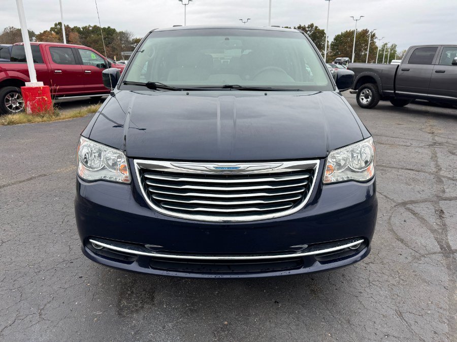 Used 2015 Chrysler Town & Country Touring w/ Driver Convenience Group FWD image 8