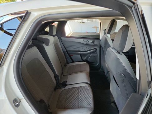 Used 2022 Ford Escape SE image 21