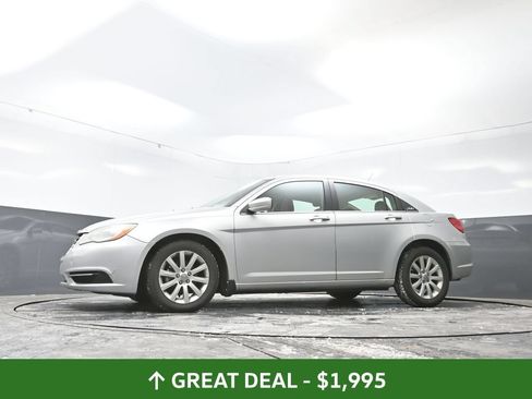 Used 2011 Chrysler 200 Touring FWD image 28