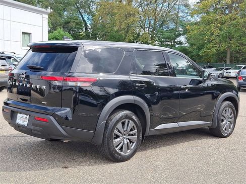 Certified 2024 Nissan Pathfinder S image 6