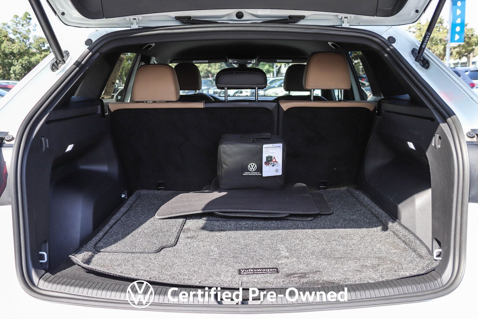 Used 2024 Volkswagen Atlas Cross Sport SE FWD image 27