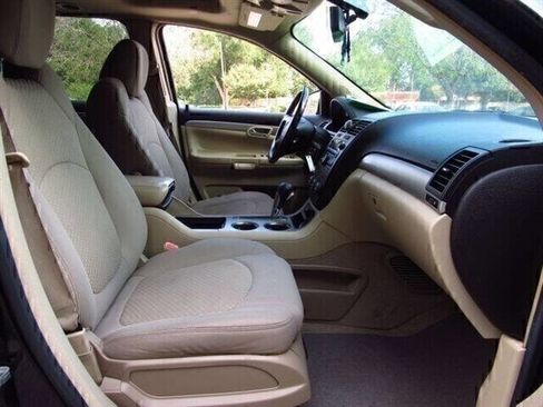 Used 2009 Saturn Outlook XE w/ Convenience Package image 5