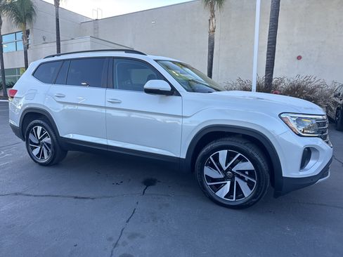 Used 2026 Volkswagen Atlas SE FWD image 2