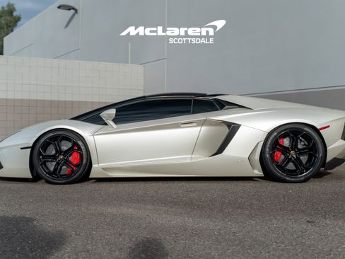Used 2015 Lamborghini Aventador LP 700-4 image 4