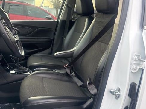 Used 2019 Buick Encore Preferred image 3