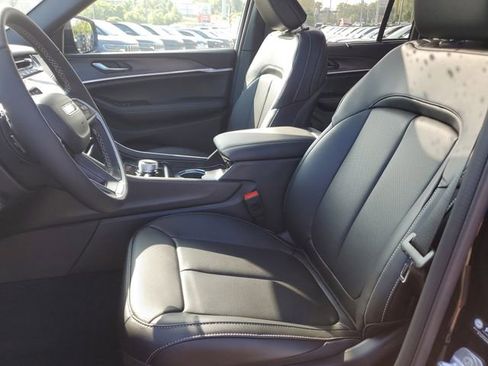 New 2025 Jeep Grand Cherokee Limited image 16