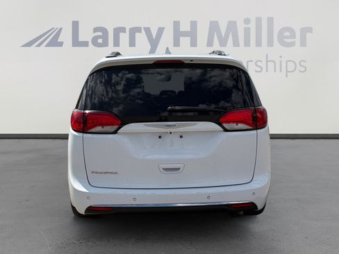 Used 2018 Chrysler Pacifica Touring-L Plus w/ Advanced Safetytec Group FWD image 4