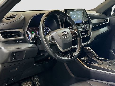 Used 2022 Toyota Highlander XSE FWD image 7