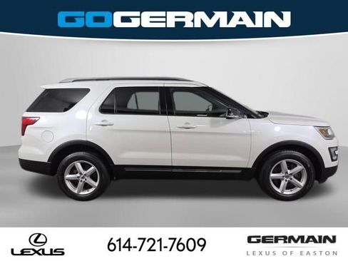 Used 2017 Ford Explorer XLT w/ Equipment Group 202A AWD/4WD image 7