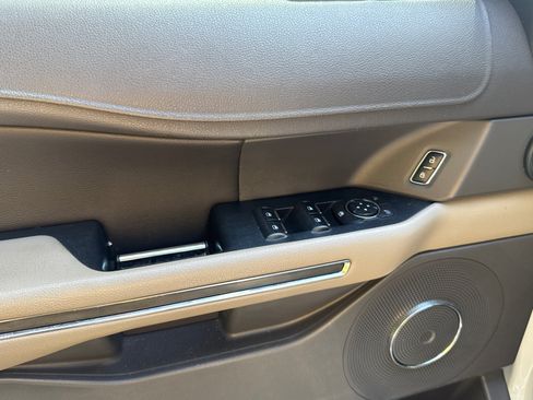 Used 2018 Ford Expedition XLT w/ Equipment Group 201A RWD image 8