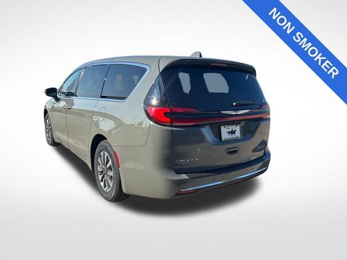 Used 2022 Chrysler Pacifica Touring-L w/ Uconnect Theater Family Group FWD image 6