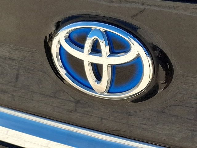 Used 2015 Toyota Camry XLE w/ Moonroof Package FWD image 8