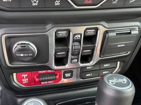 Used 2018 Jeep Wrangler Unlimited Rubicon AWD/4WD image 30