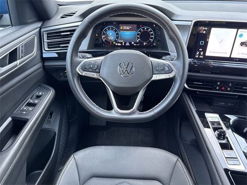 Used 2025 Volkswagen Atlas Cross Sport SE image 11