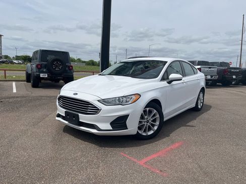 Used 2020 Ford Fusion SE FWD image 3