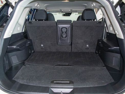 Used 2020 Nissan Rogue SV image 23