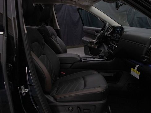 Used 2024 Nissan Pathfinder Platinum w/ Cargo Package image 16