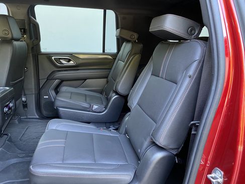 Used 2022 Chevrolet Suburban RST w/ Luxury Package AWD/4WD image 36