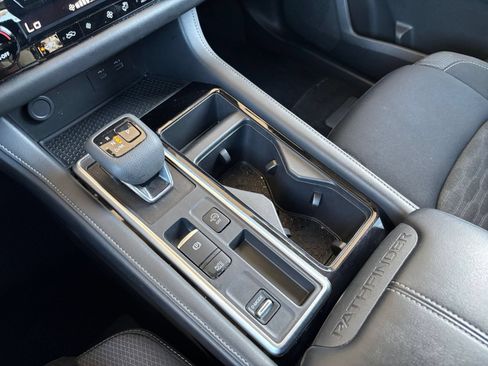 Used 2025 Nissan Pathfinder SV FWD image 44