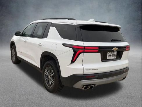 Used 2024 Chevrolet Traverse LT FWD image 7