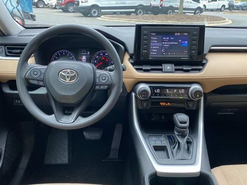 Used 2022 Toyota RAV4 XLE FWD image 8