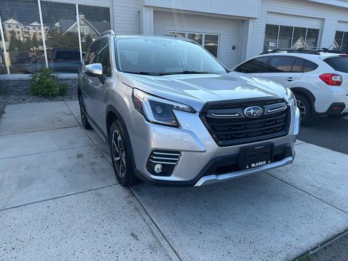 Used 2023 Subaru Forester Touring AWD/4WD image 4