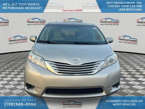 Used 2015 Toyota Sienna LE FWD image 2