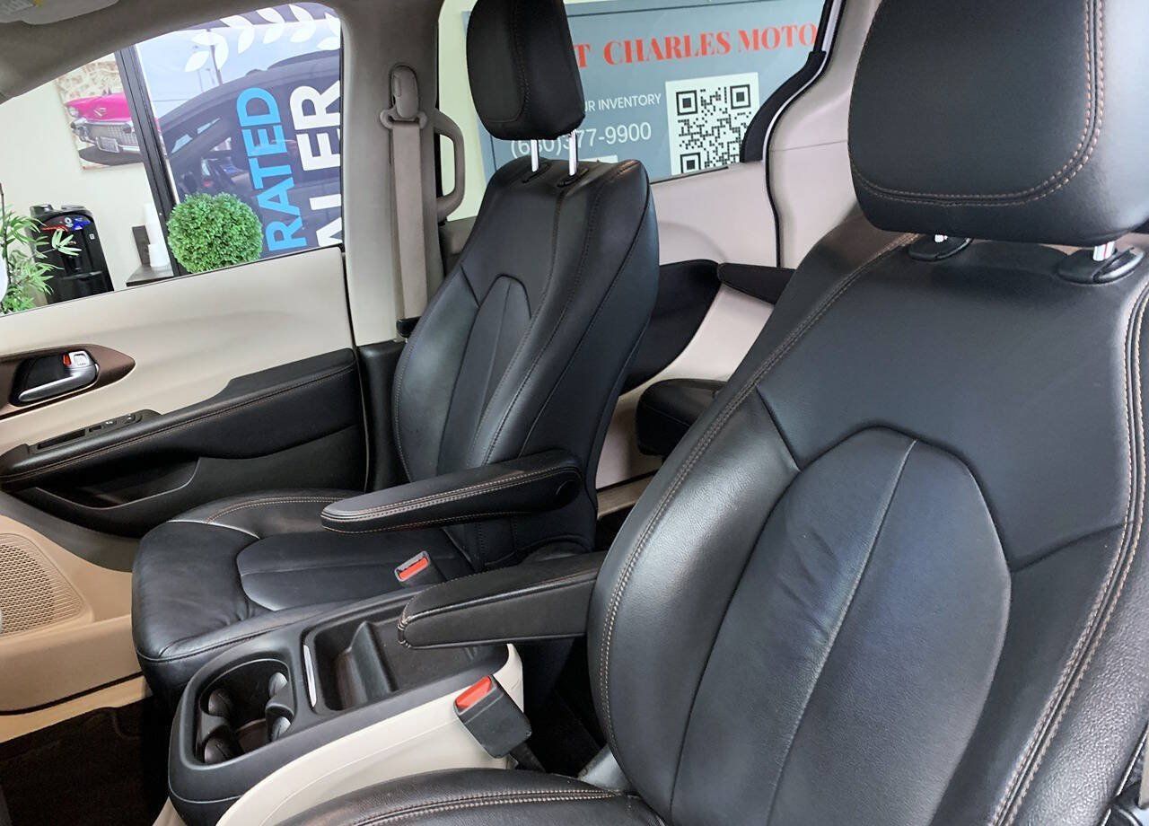 Used 2017 Chrysler Pacifica Touring-L FWD image 10