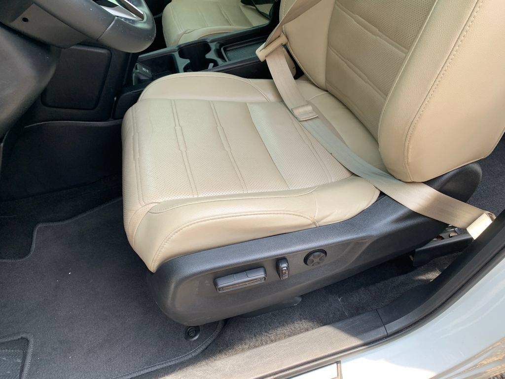 Used 2019 Honda CR-V Touring image 24