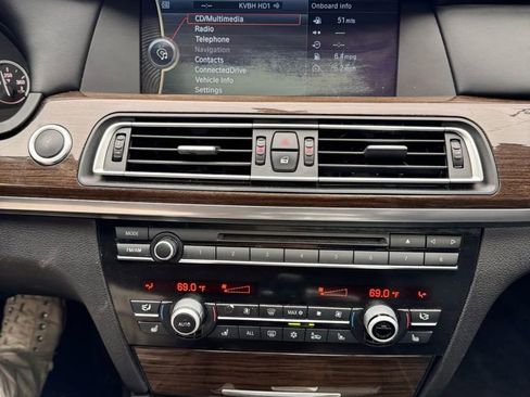 Used 2009 BMW 750i image 11