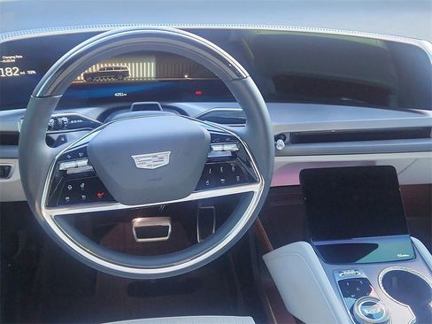 Certified 2026 Cadillac Vistiq Sport image 17