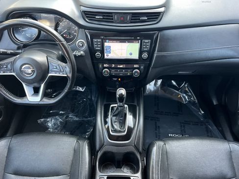 Used 2017 Nissan Rogue SL image 4