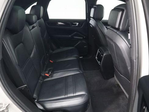 Used 2021 Porsche Cayenne image 23