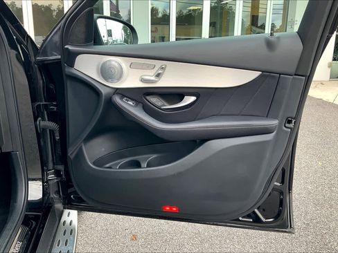 Used 2019 Mercedes-Benz GLC 300 4MATIC image 21