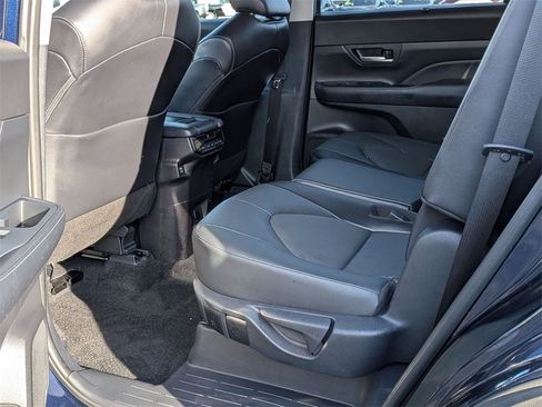 Used 2025 Toyota Grand Highlander AWD image 16