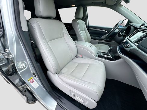 Used 2018 Toyota Highlander Limited FWD image 37