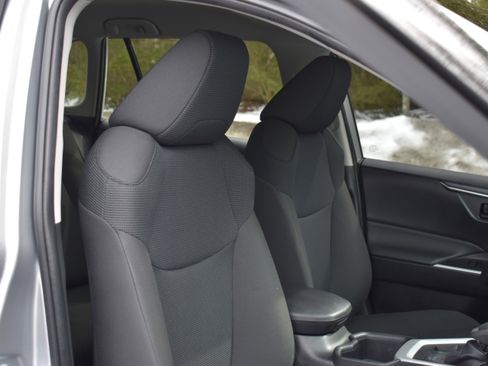 Used 2025 Toyota RAV4 LE image 25