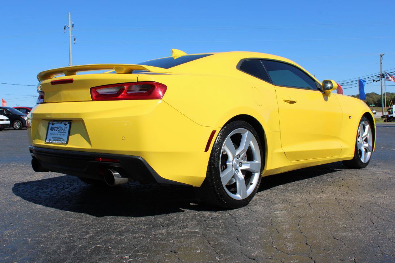 Used 2017 Chevrolet Camaro SS RWD image 4