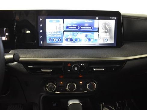 Certified 2025 Nissan Kicks SV AWD/4WD image 17