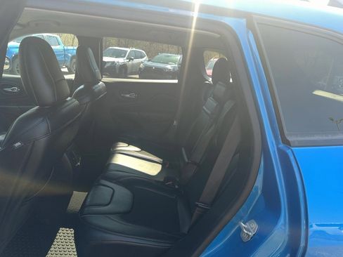 Used 2019 Jeep Cherokee Trailhawk image 10