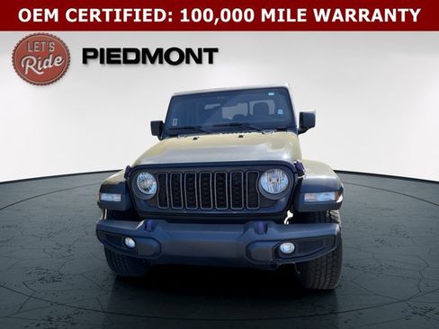 Used 2024 Jeep Gladiator Sport AWD/4WD image 2