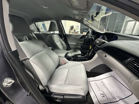 Used 2017 Honda Accord LX image 18