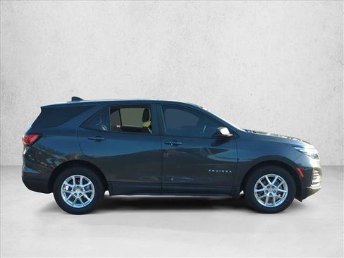 Used 2022 Chevrolet Equinox LS w/ Driver Confidence II Package FWD image 4